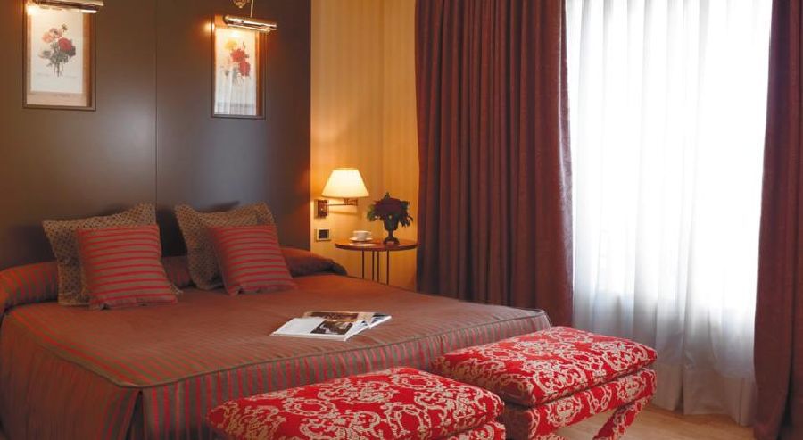 Hotel Barcelo Emperatriz Madrid Interno foto A room at the hotel