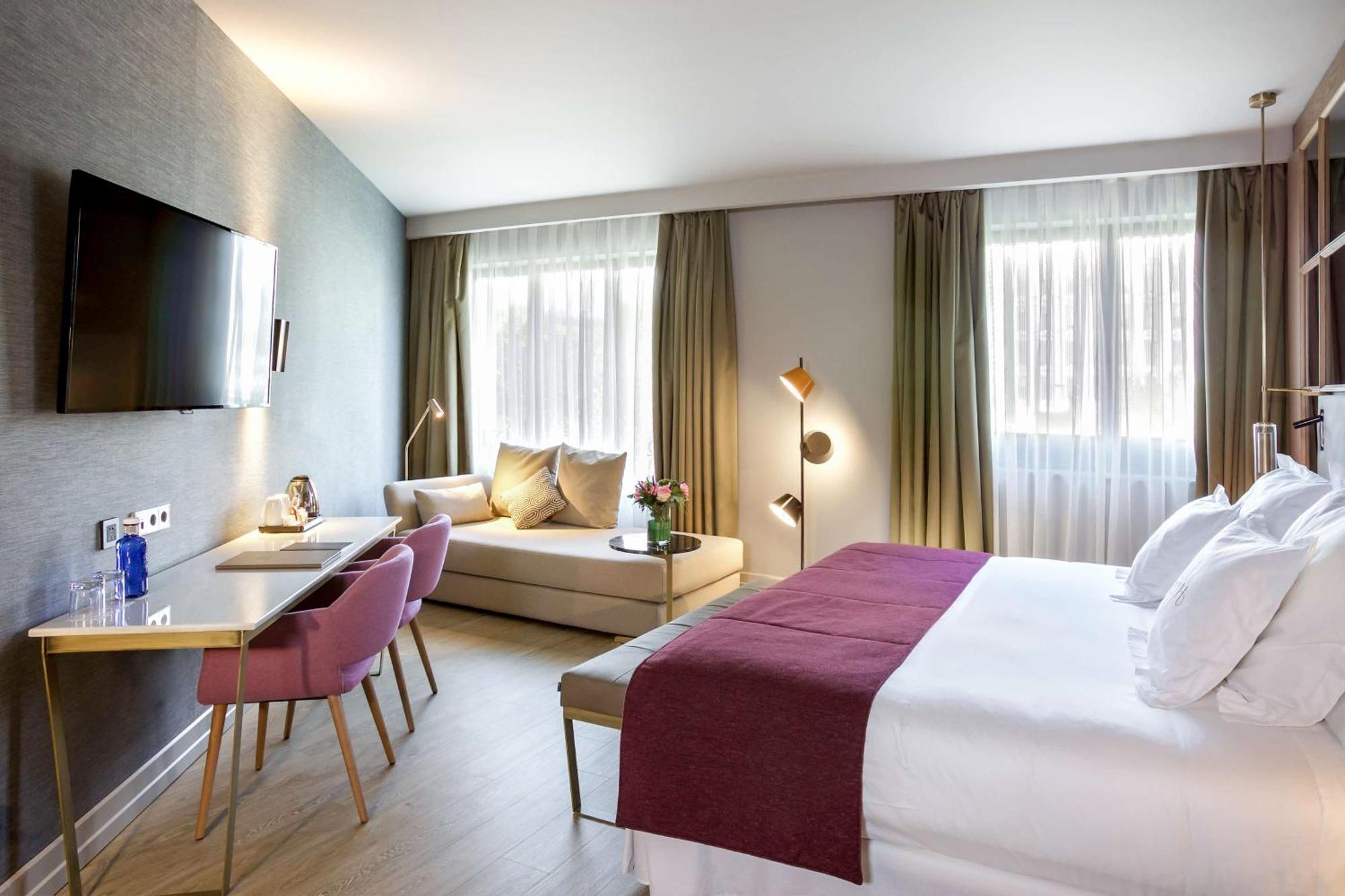 Hotel Barcelo Emperatriz Madrid Esterno foto A room at the hotel