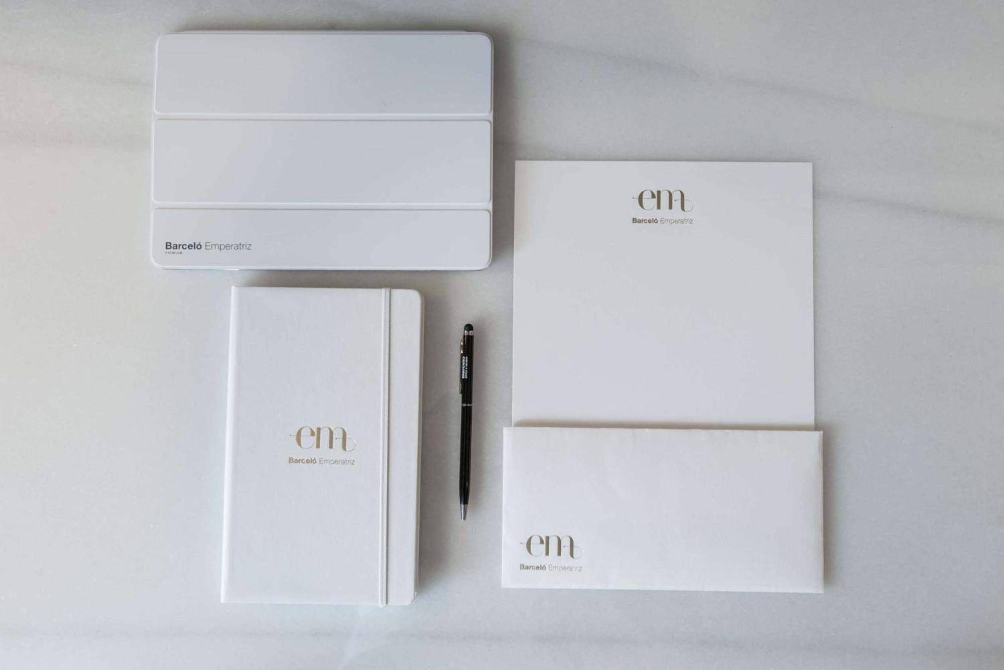 Hotel Barcelo Emperatriz Madrid Esterno foto Stationery