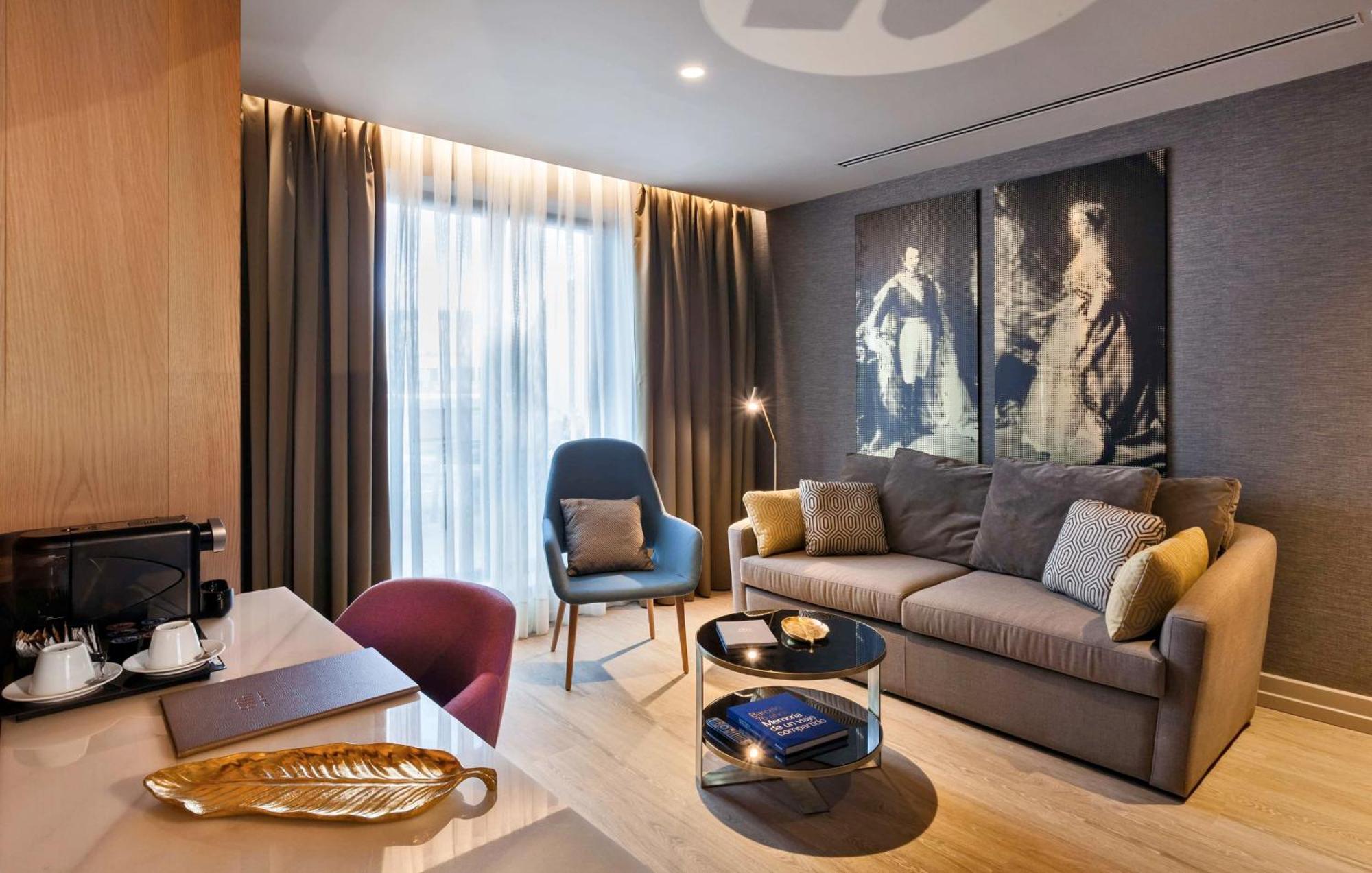 Hotel Barcelo Emperatriz Madrid Esterno foto The living room of a two-bedroom apartment at The Ivy Collection