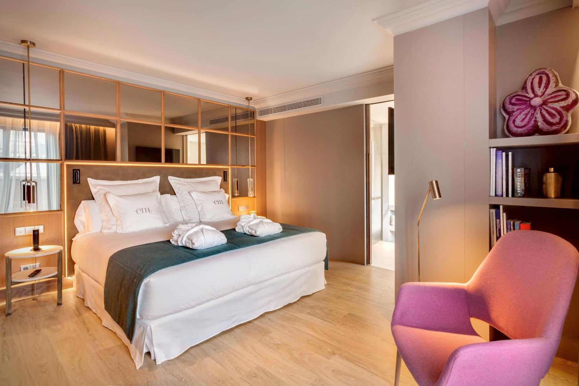 Hotel Barcelo Emperatriz Madrid Esterno foto A room at the hotel