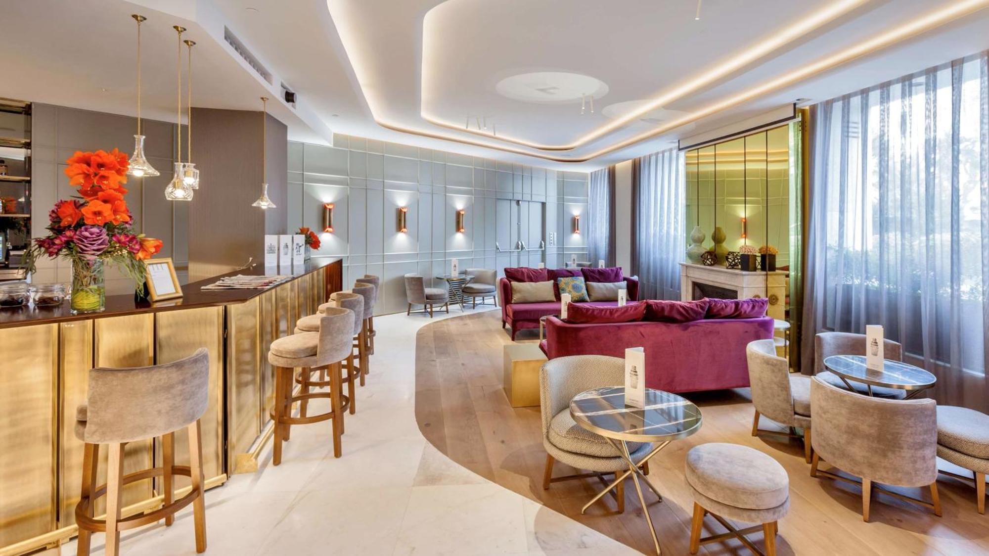 Hotel Barcelo Emperatriz Madrid Esterno foto The Lounge at London Heathrow Airport