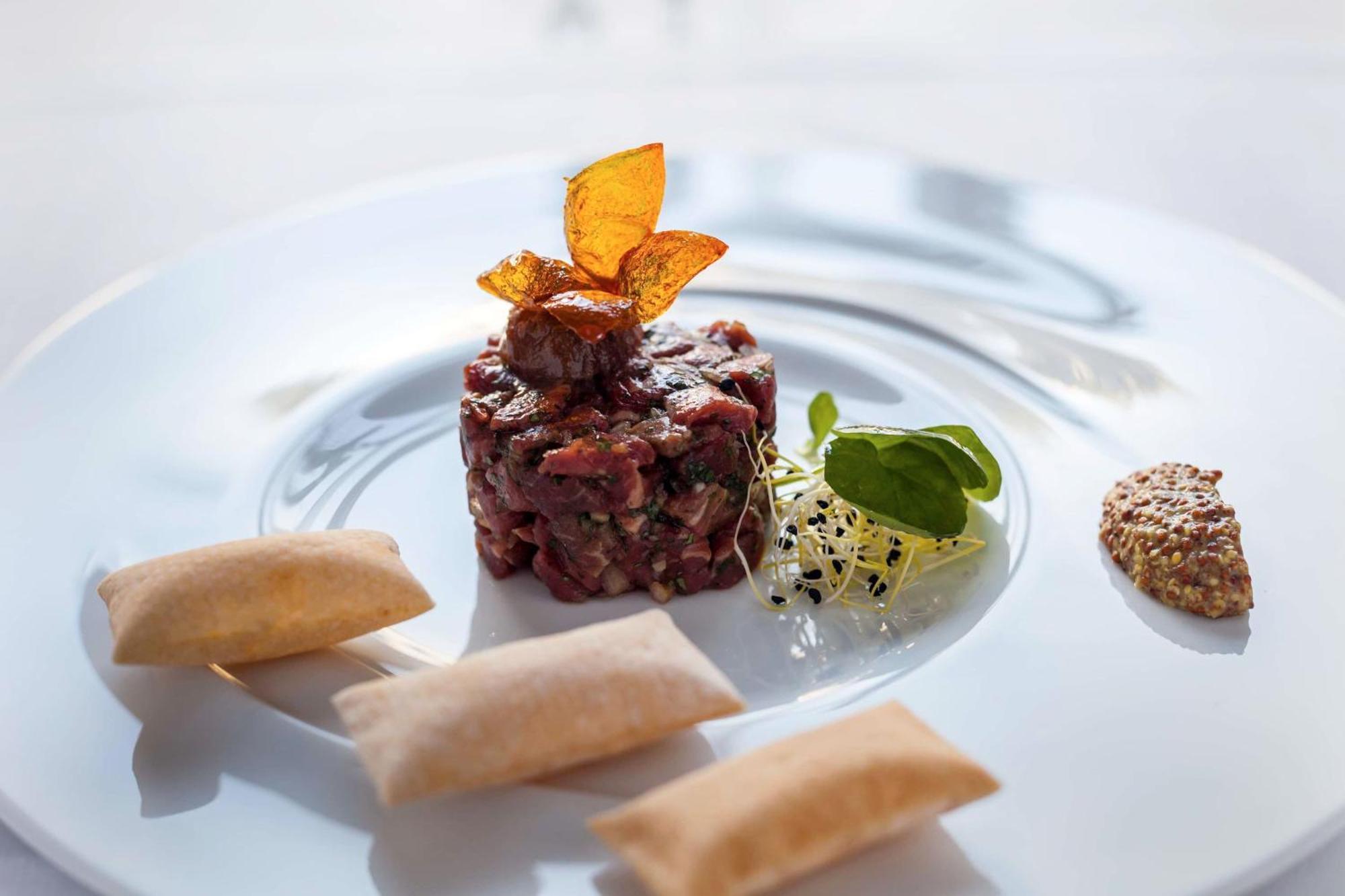 Hotel Barcelo Emperatriz Madrid Esterno foto A steak tartare