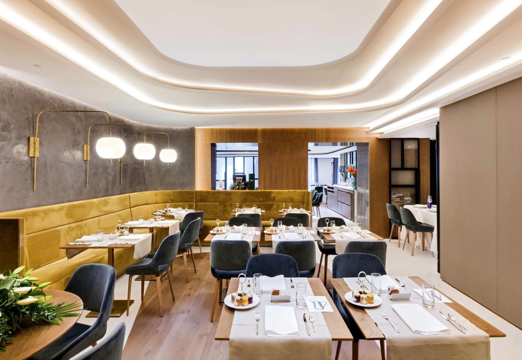 Hotel Barcelo Emperatriz Madrid Esterno foto Restaurant