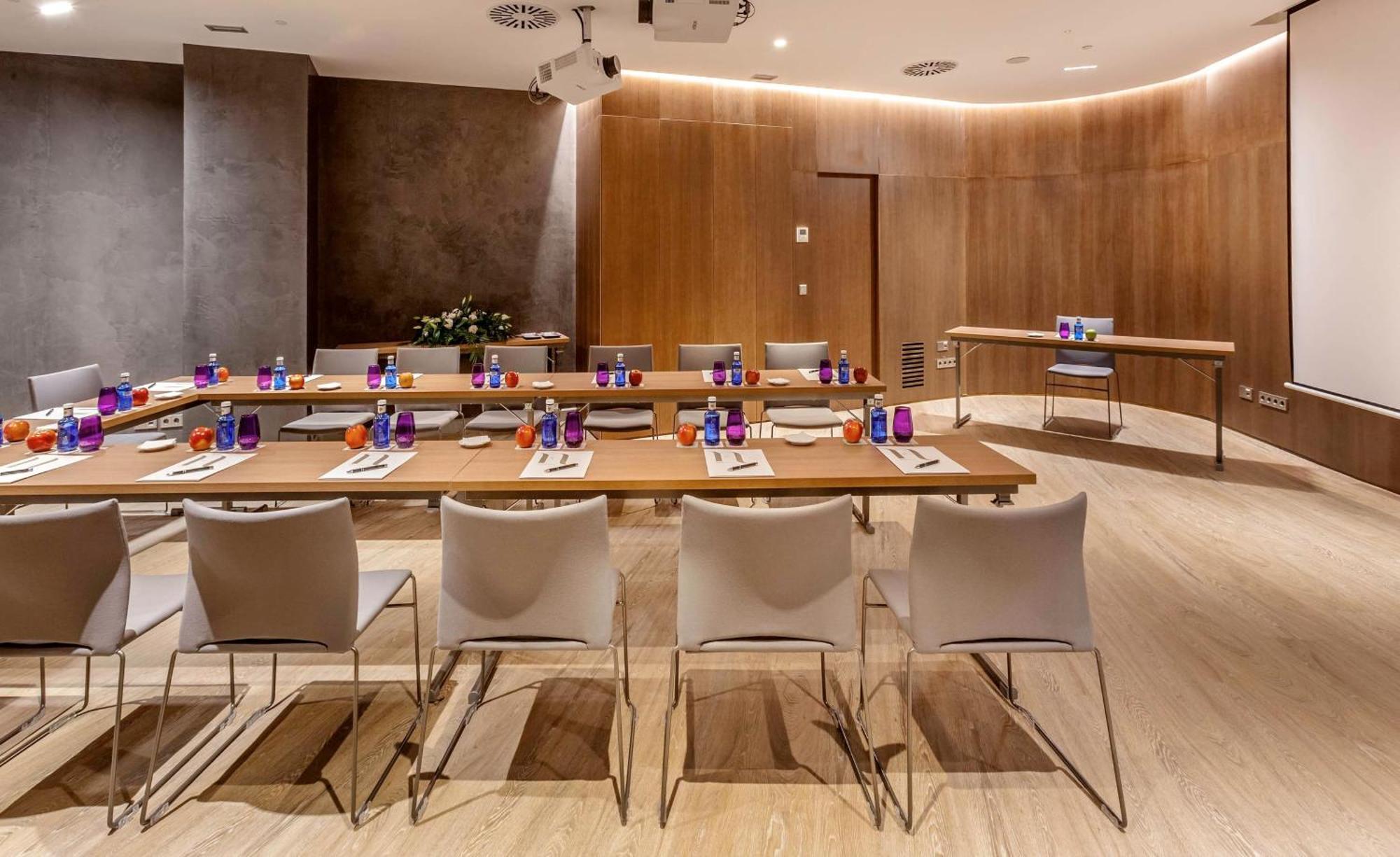 Hotel Barcelo Emperatriz Madrid Esterno foto Meeting room