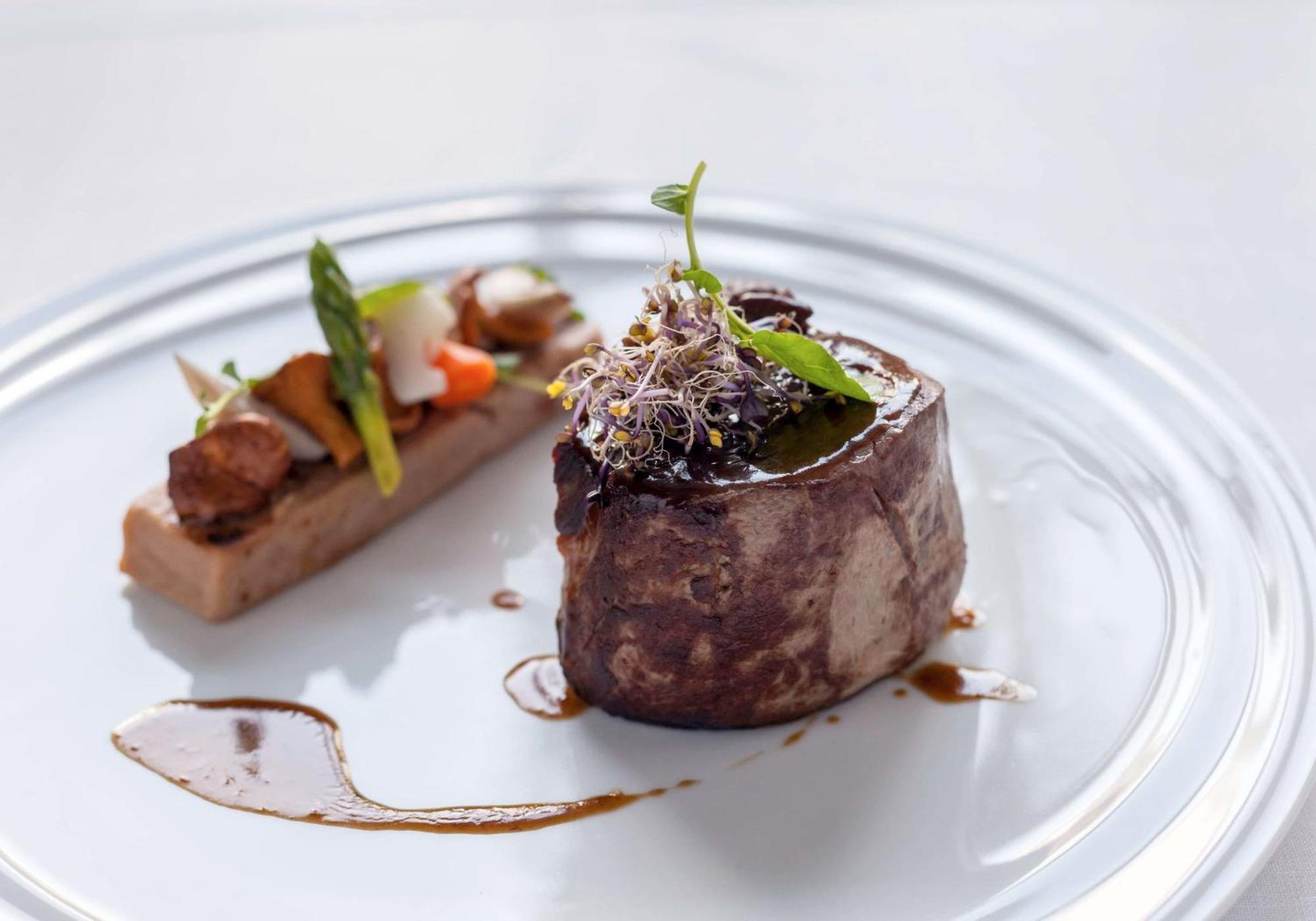 Hotel Barcelo Emperatriz Madrid Esterno foto A dish prepared by the Culinary Team of the Swiss International Airlines