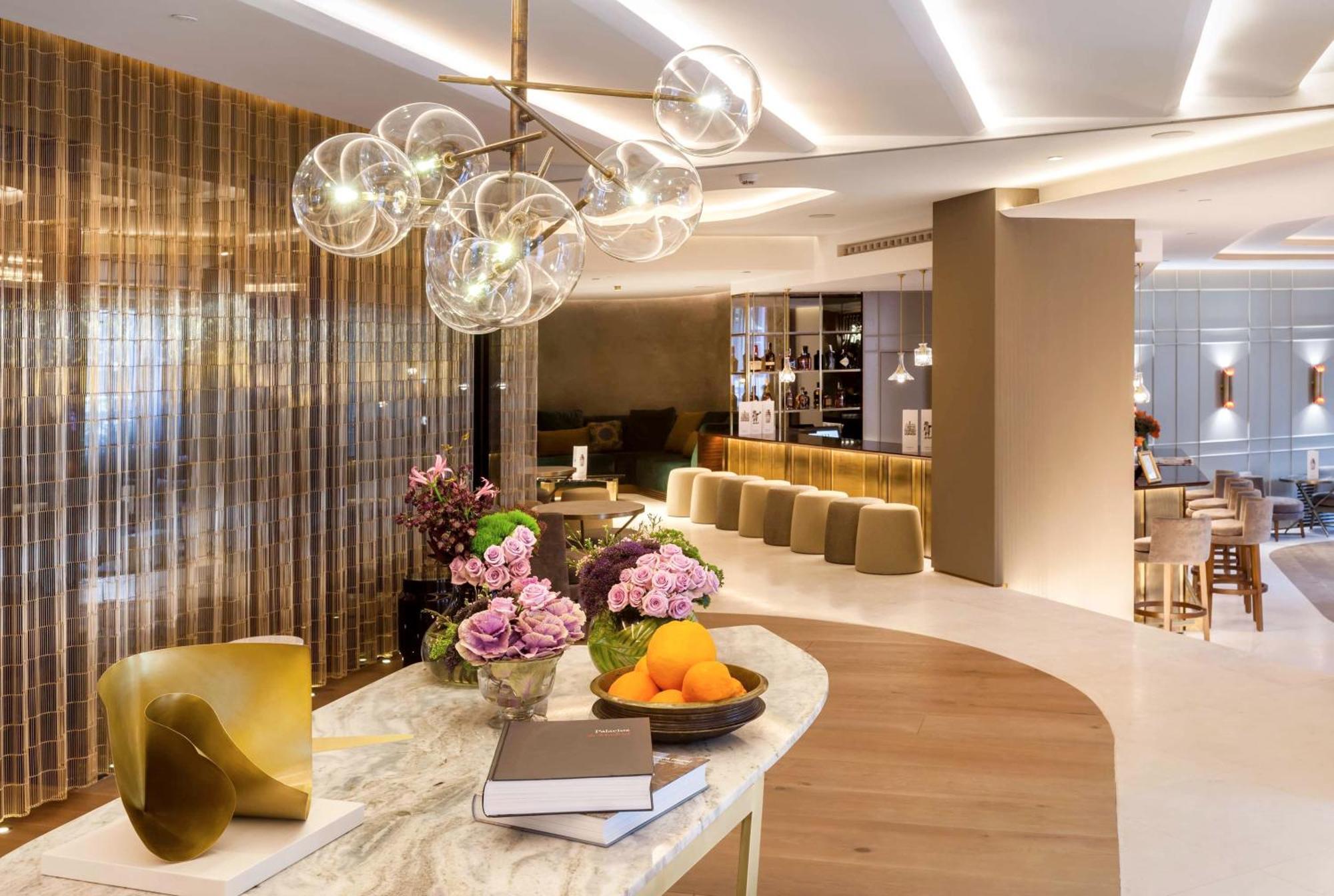 Hotel Barcelo Emperatriz Madrid Esterno foto The interior of the lounge