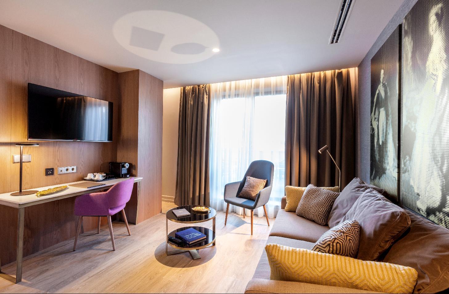 Hotel Barcelo Emperatriz Madrid Esterno foto A suite at the hotel